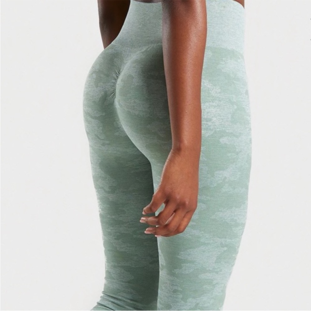 Cinched Gymshark Green Camo Leggings - Picture 3 of 8